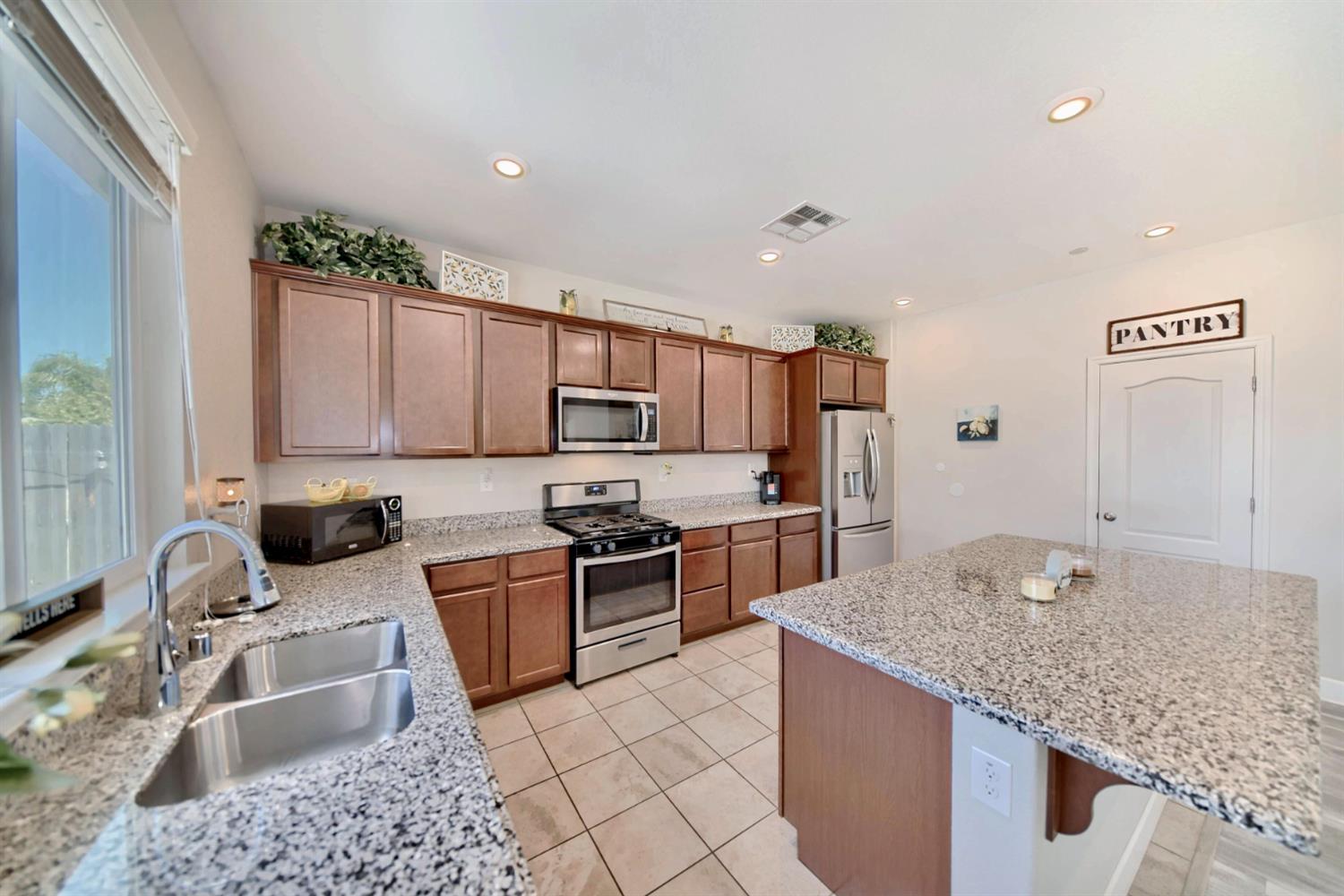 Detail Gallery Image 23 of 81 For 245 Springfield Dr, Manteca,  CA 95337 - 3 Beds | 2 Baths