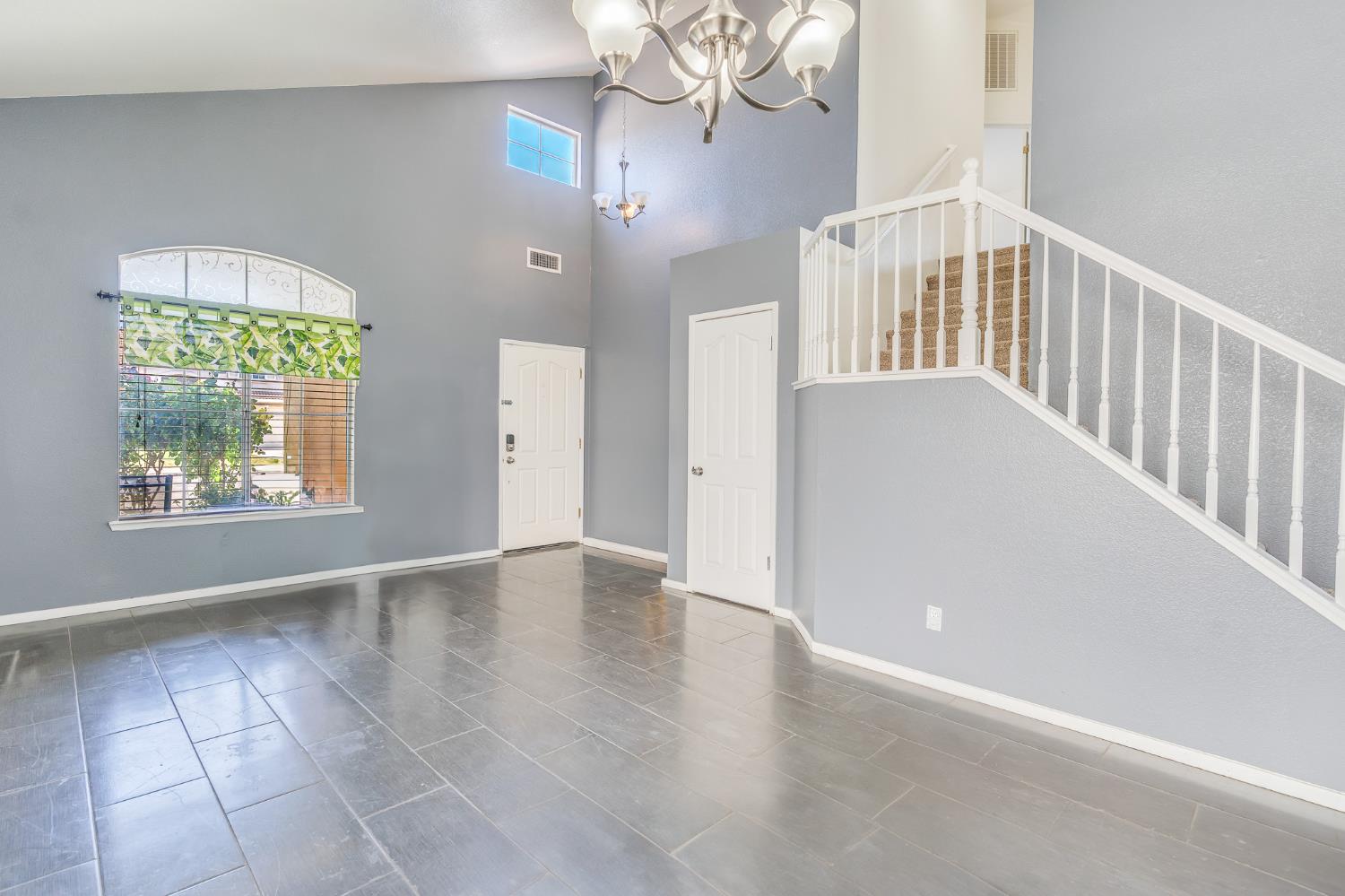 Detail Gallery Image 12 of 66 For 930 Kathy St, Los Banos,  CA 93635 - 4 Beds | 2/1 Baths
