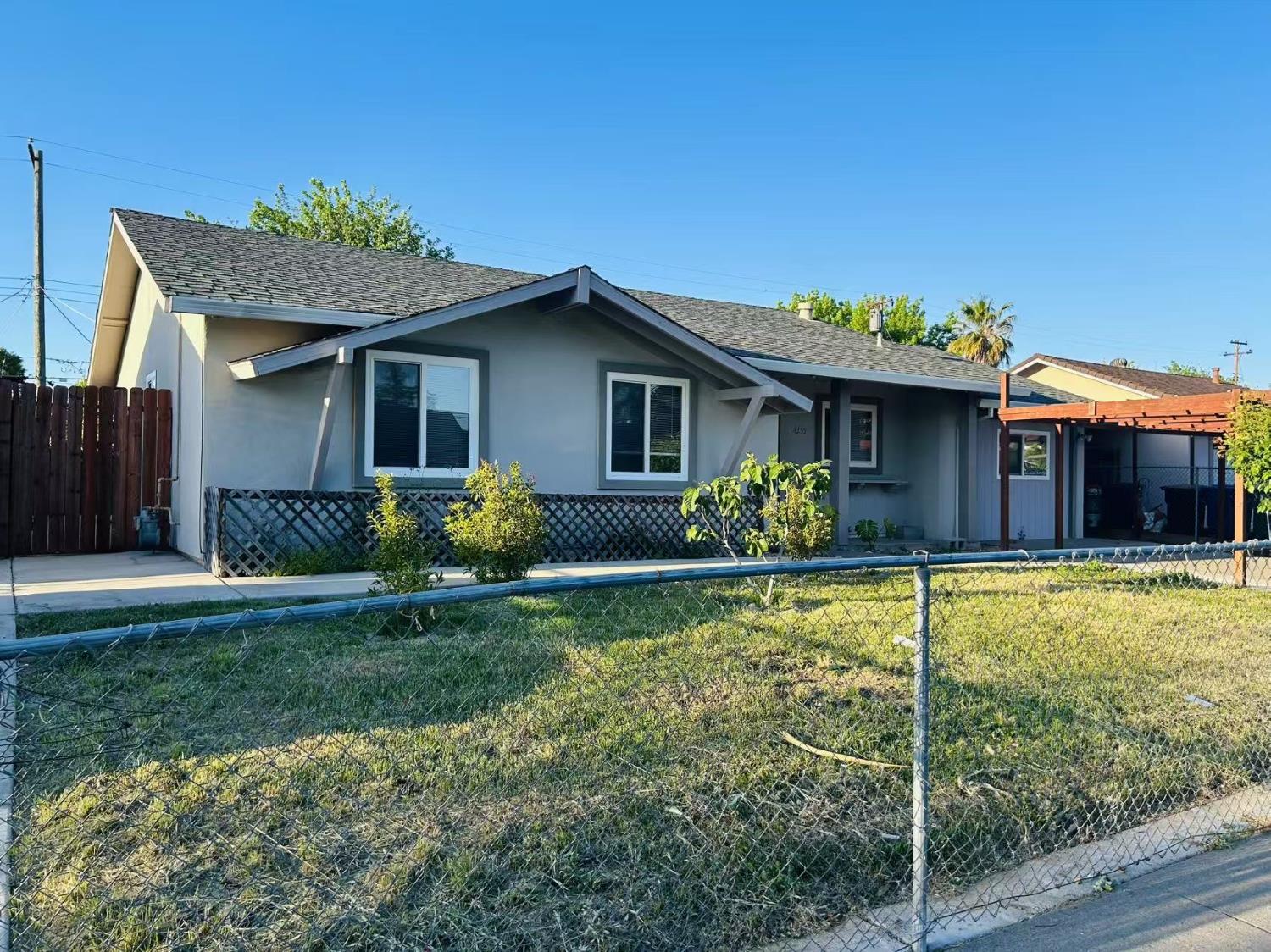 Detail Gallery Image 1 of 35 For 4255 Schofield Way, North Highlands,  CA 95660 - 4 Beds | 2 Baths