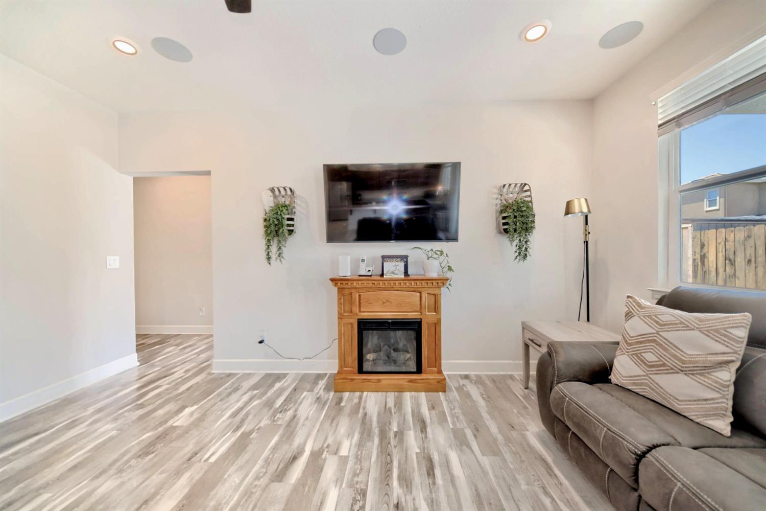 Detail Gallery Image 17 of 81 For 245 Springfield Dr, Manteca,  CA 95337 - 3 Beds | 2 Baths