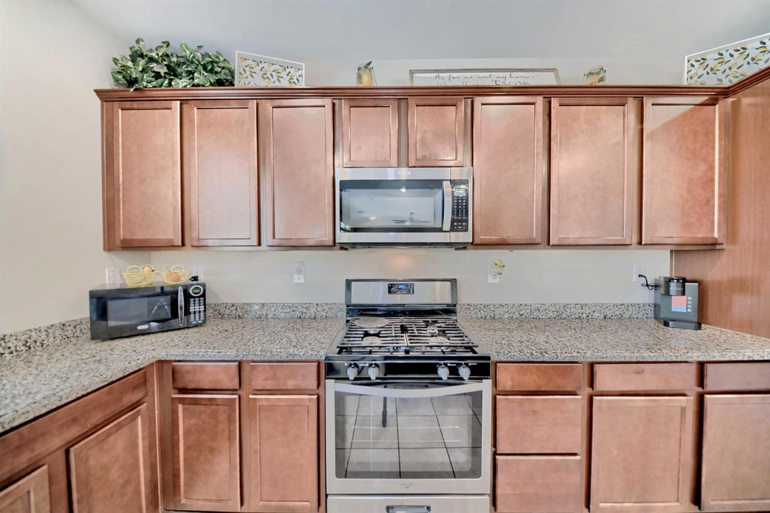 Detail Gallery Image 28 of 81 For 245 Springfield Dr, Manteca,  CA 95337 - 3 Beds | 2 Baths