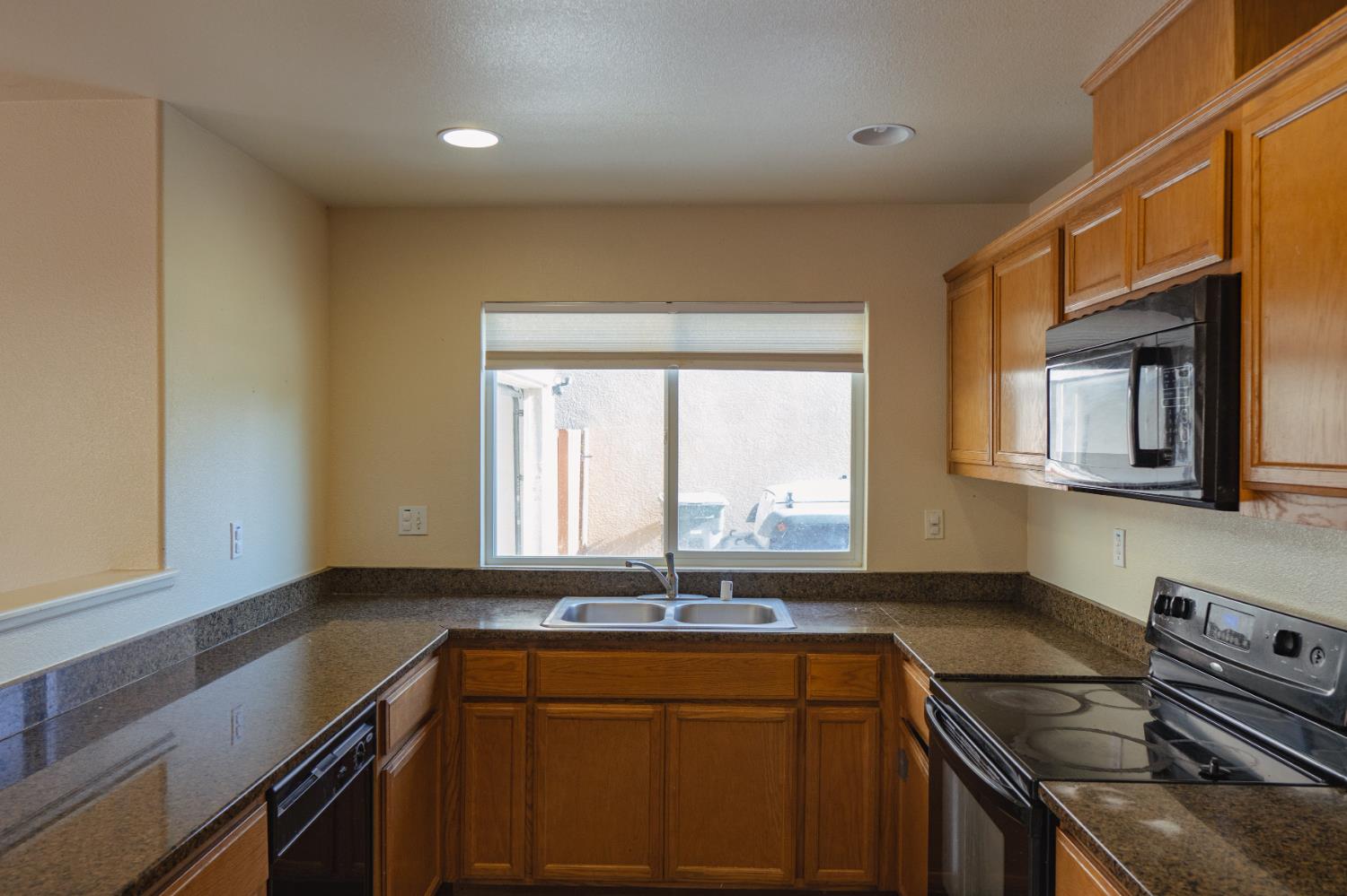 Detail Gallery Image 10 of 53 For 4376 Mathias Way, Merced,  CA 95348 - 3 Beds | 2/1 Baths