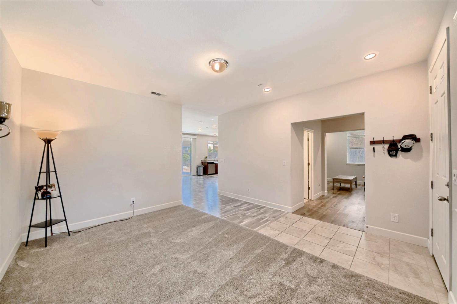 Detail Gallery Image 9 of 81 For 245 Springfield Dr, Manteca,  CA 95337 - 3 Beds | 2 Baths