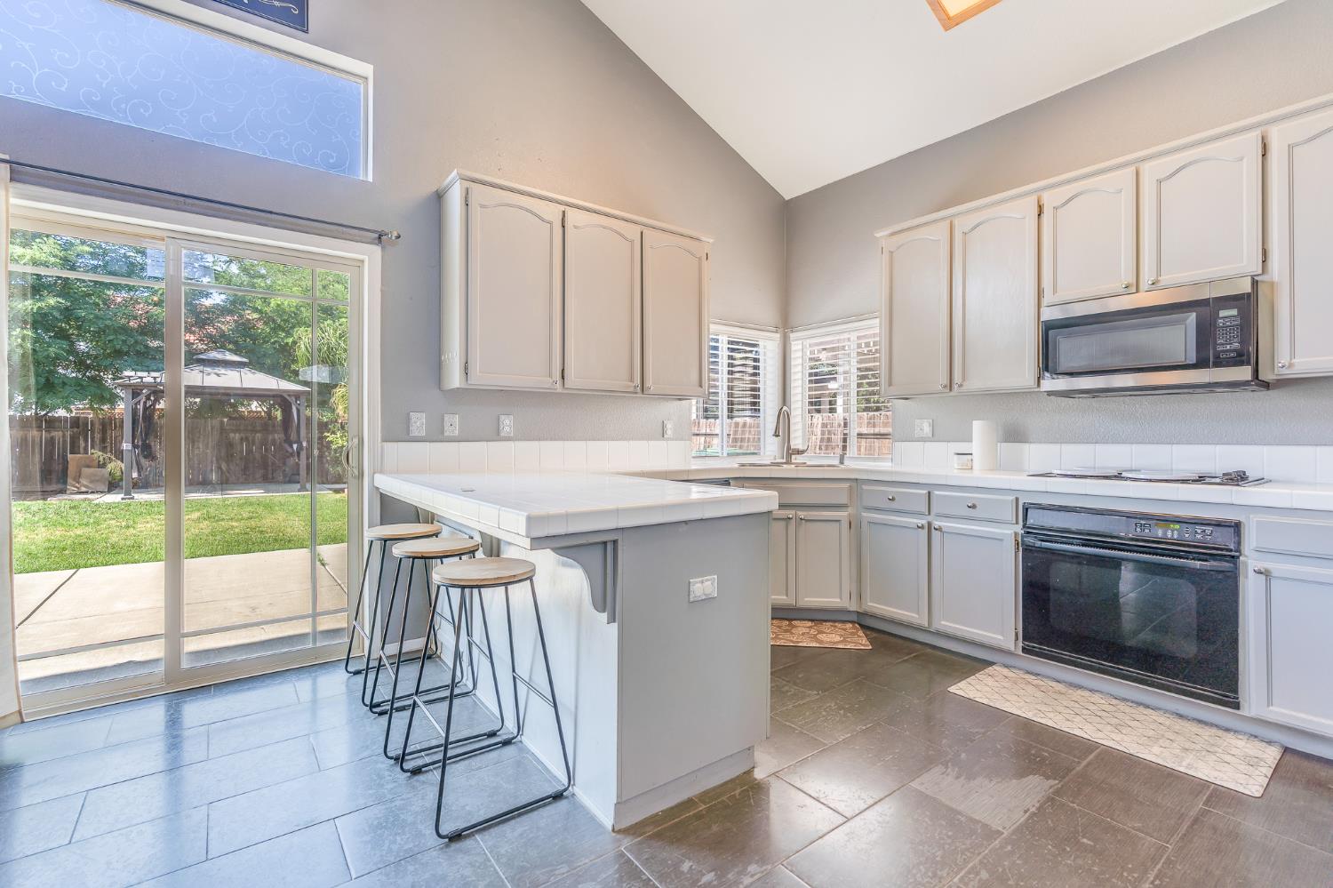 Detail Gallery Image 16 of 66 For 930 Kathy St, Los Banos,  CA 93635 - 4 Beds | 2/1 Baths