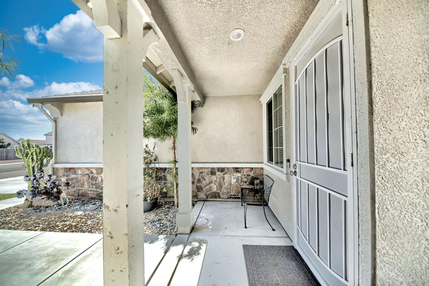 Detail Gallery Image 4 of 81 For 245 Springfield Dr, Manteca,  CA 95337 - 3 Beds | 2 Baths