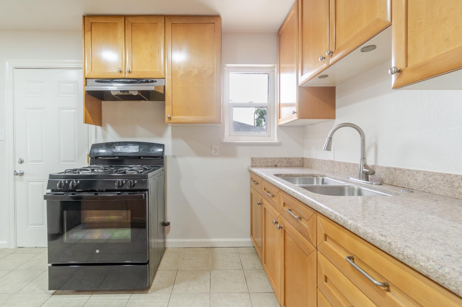 Detail Gallery Image 5 of 23 For 5705 San Ardo Way, North Highlands,  CA 95660 - 3 Beds | 1 Baths