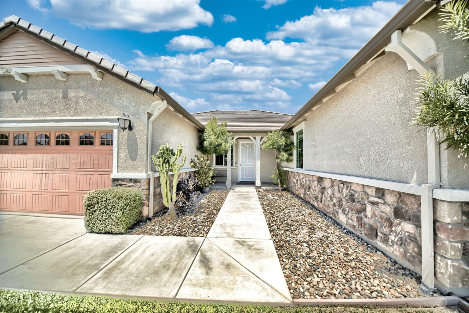 Detail Gallery Image 3 of 81 For 245 Springfield Dr, Manteca,  CA 95337 - 3 Beds | 2 Baths