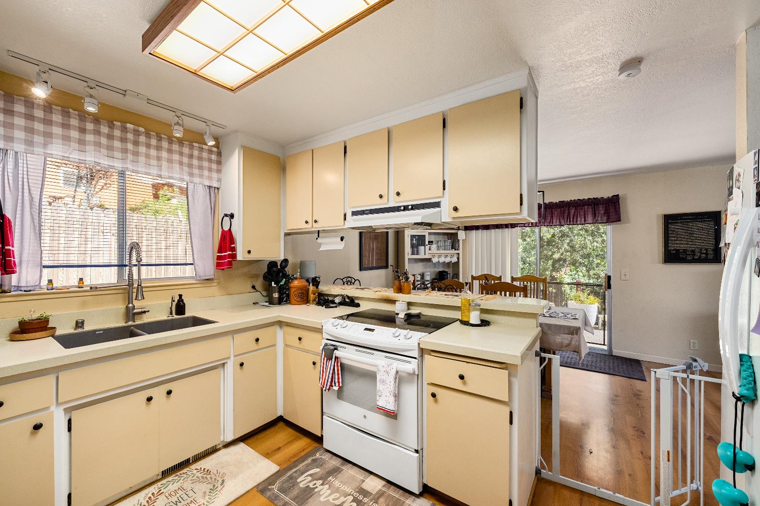 Detail Gallery Image 15 of 73 For 111 W Oak Hill Dr, Colfax,  CA 95713 - 4 Beds | 2/1 Baths