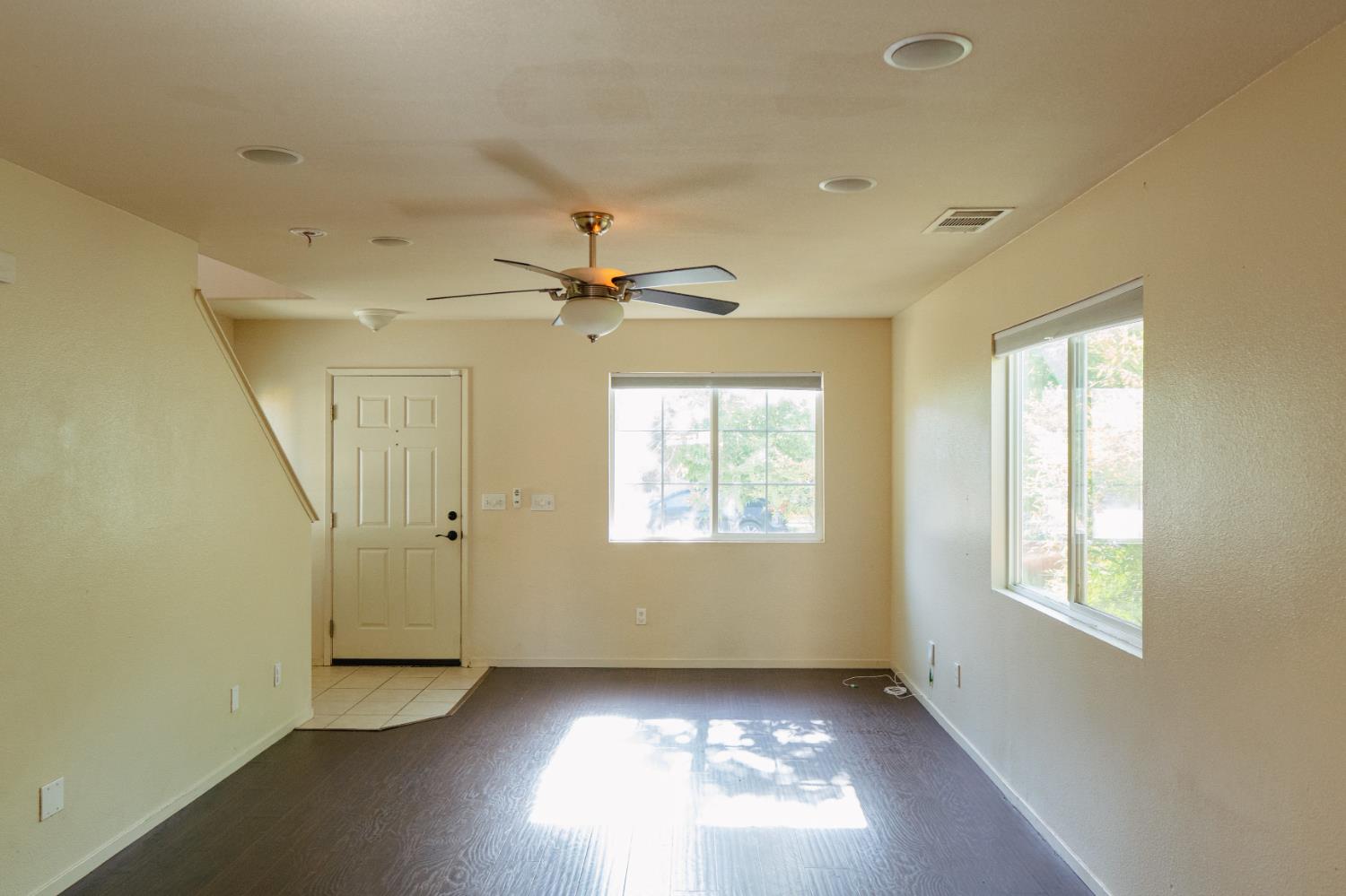 Detail Gallery Image 4 of 53 For 4376 Mathias Way, Merced,  CA 95348 - 3 Beds | 2/1 Baths