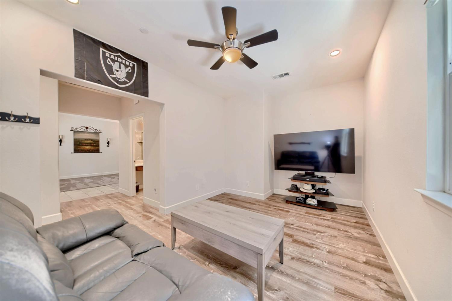 Detail Gallery Image 37 of 81 For 245 Springfield Dr, Manteca,  CA 95337 - 3 Beds | 2 Baths