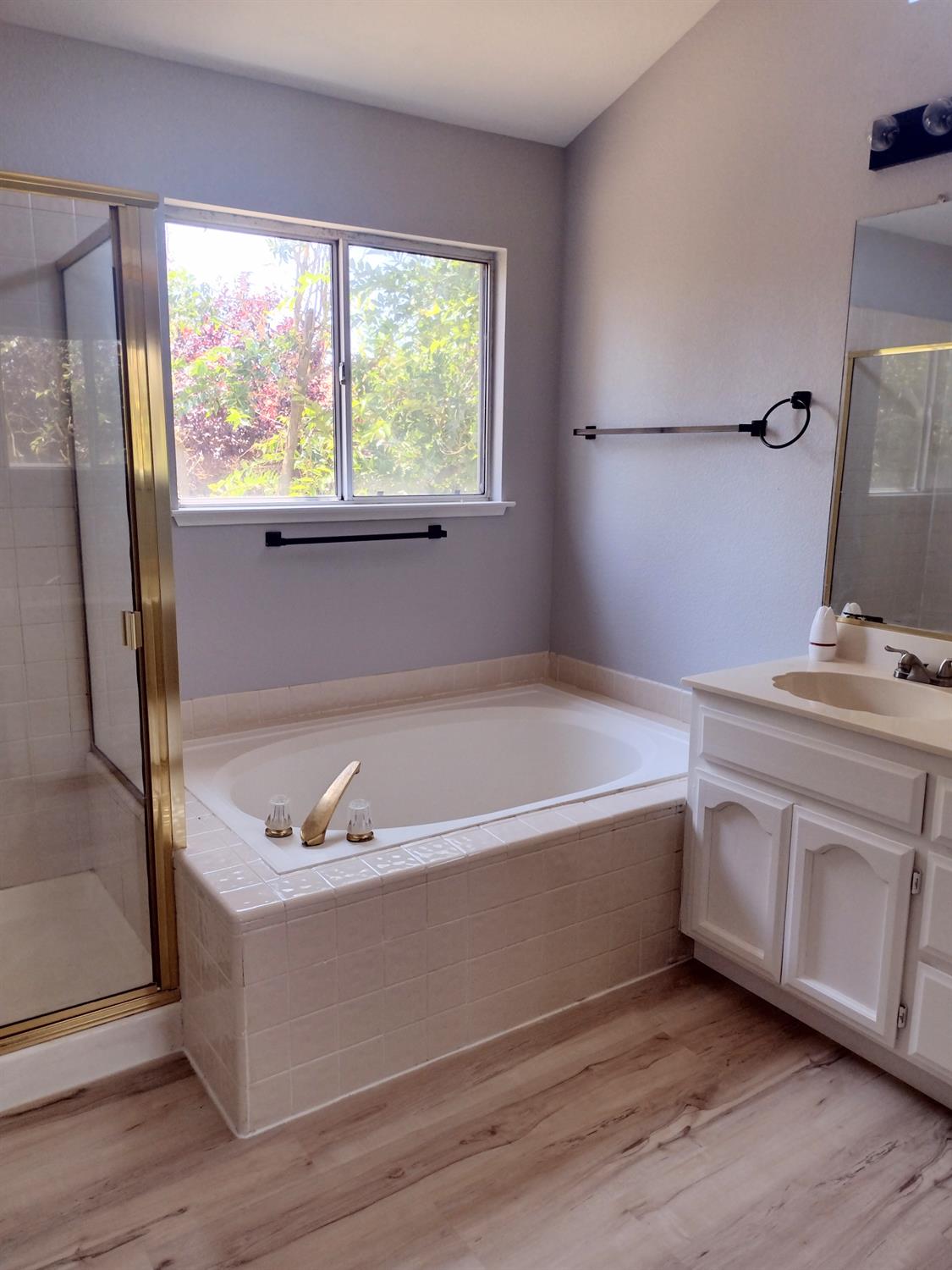 Detail Gallery Image 42 of 57 For 1900 Berryessa Dr, Modesto,  CA 95358 - 3 Beds | 2/1 Baths