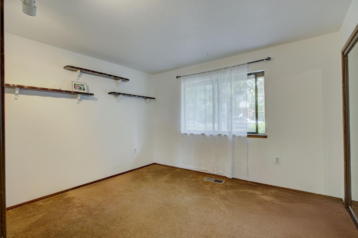 Detail Gallery Image 20 of 39 For 100 Overlook Dr Ca,  Colfax,  CA 95713 - 4 Beds | 2/1 Baths