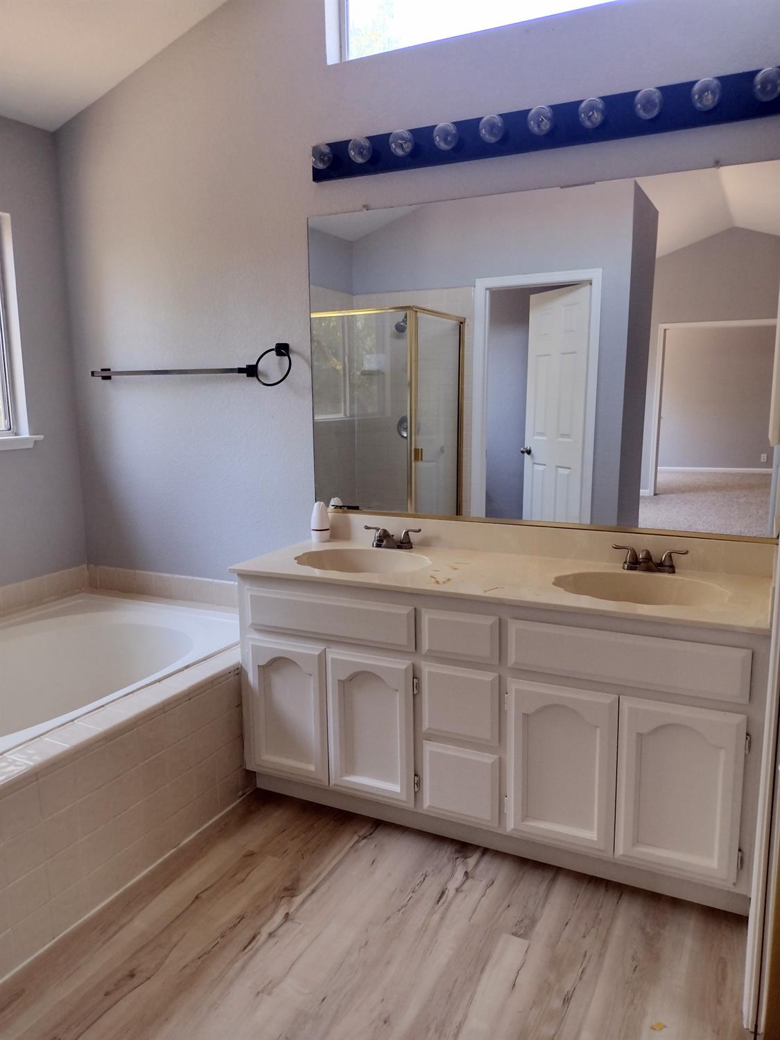Detail Gallery Image 41 of 57 For 1900 Berryessa Dr, Modesto,  CA 95358 - 3 Beds | 2/1 Baths