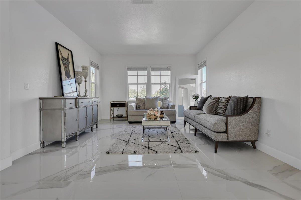 Detail Gallery Image 4 of 87 For 1415 N Ripon Rd, Ripon,  CA 95366 - 5 Beds | 4 Baths