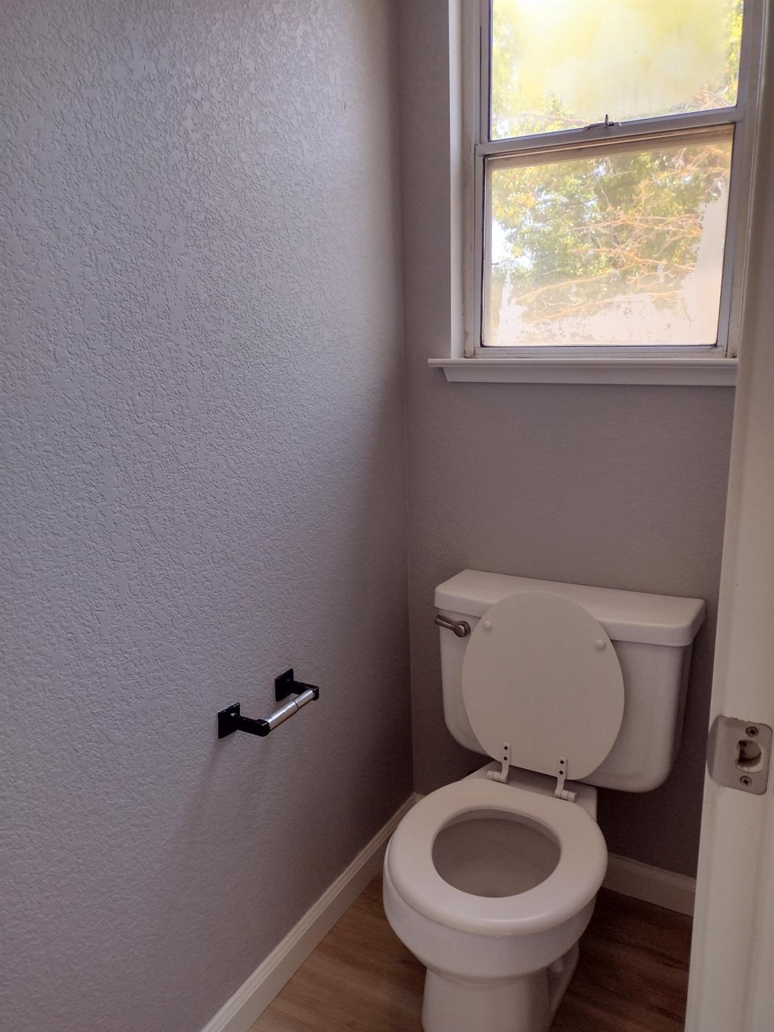 Detail Gallery Image 44 of 57 For 1900 Berryessa Dr, Modesto,  CA 95358 - 3 Beds | 2/1 Baths