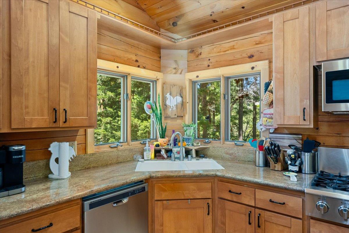 Detail Gallery Image 13 of 93 For 3065 Oregon Trail Rd, Georgetown,  CA 95634 - 3 Beds | 2 Baths