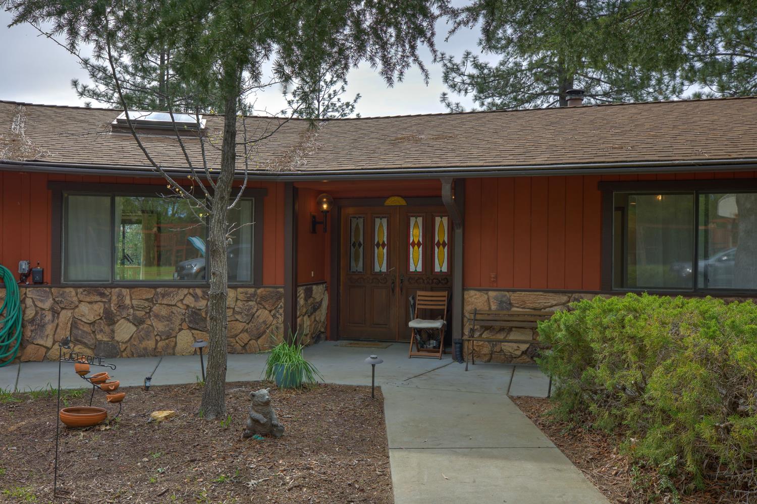 Detail Gallery Image 3 of 39 For 100 Overlook Dr Ca,  Colfax,  CA 95713 - 4 Beds | 2/1 Baths