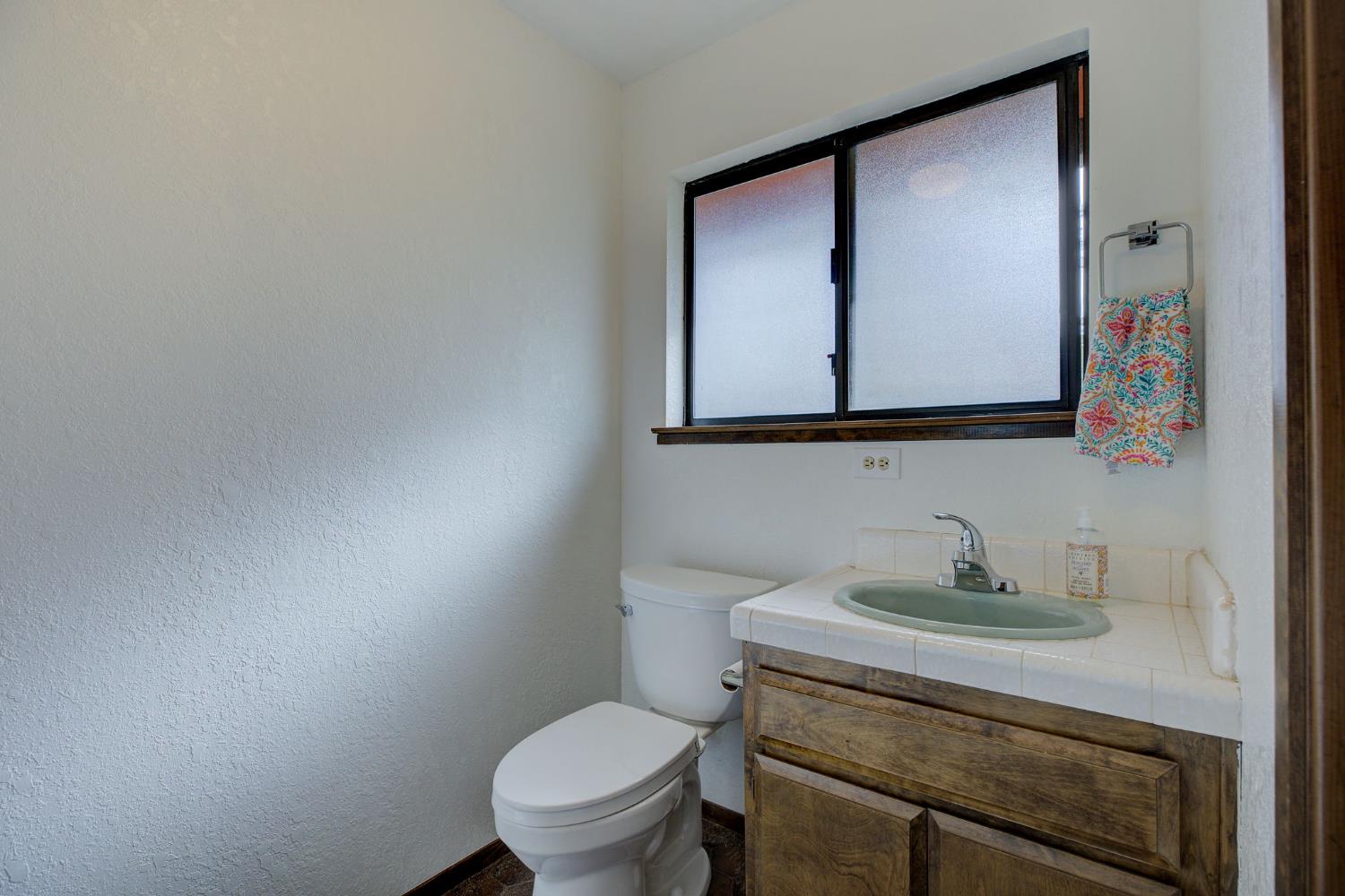 Detail Gallery Image 18 of 39 For 100 Overlook Dr Ca,  Colfax,  CA 95713 - 4 Beds | 2/1 Baths