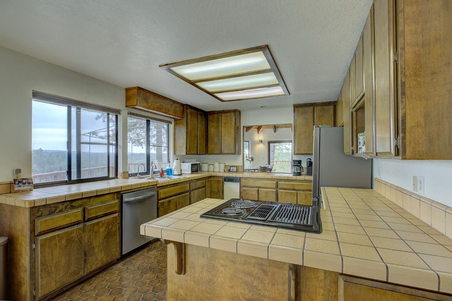 Detail Gallery Image 13 of 39 For 100 Overlook Dr Ca,  Colfax,  CA 95713 - 4 Beds | 2/1 Baths