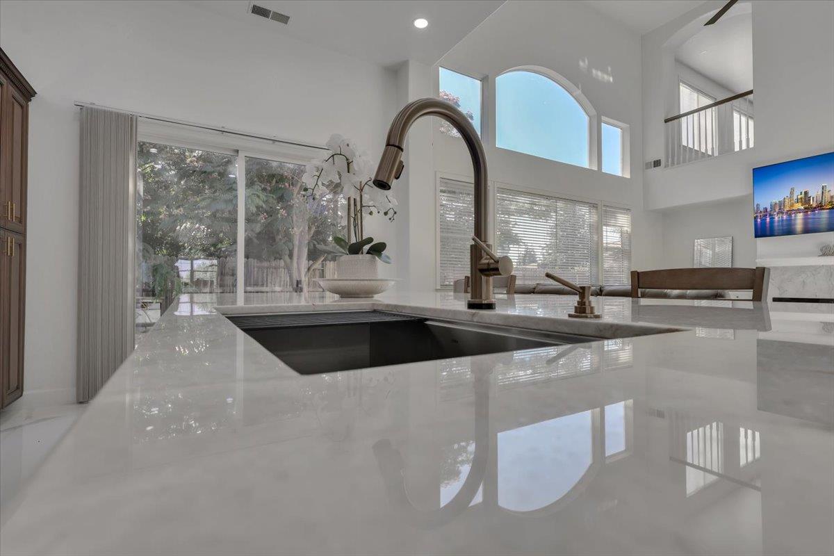 Detail Gallery Image 16 of 87 For 1415 N Ripon Rd, Ripon,  CA 95366 - 5 Beds | 4 Baths