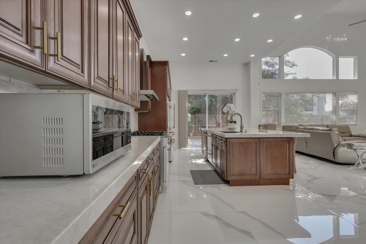 Detail Gallery Image 17 of 87 For 1415 N Ripon Rd, Ripon,  CA 95366 - 5 Beds | 4 Baths