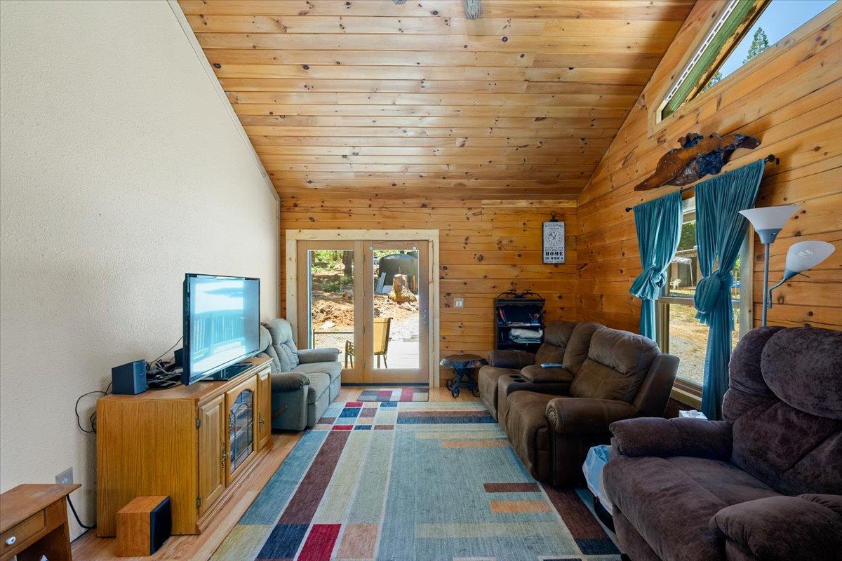 Detail Gallery Image 11 of 93 For 3065 Oregon Trail Rd, Georgetown,  CA 95634 - 3 Beds | 2 Baths