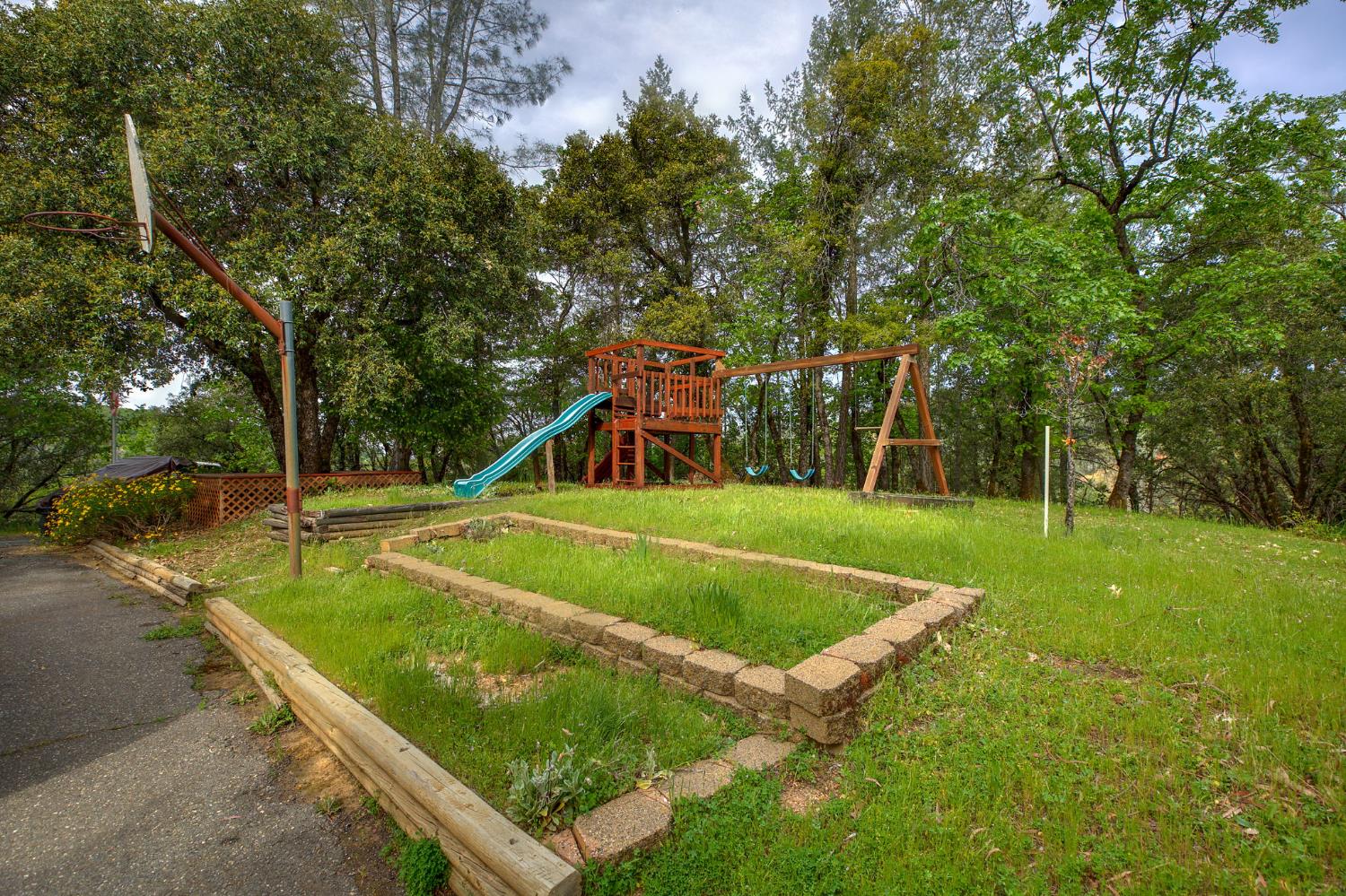 Detail Gallery Image 32 of 39 For 100 Overlook Dr Ca,  Colfax,  CA 95713 - 4 Beds | 2/1 Baths