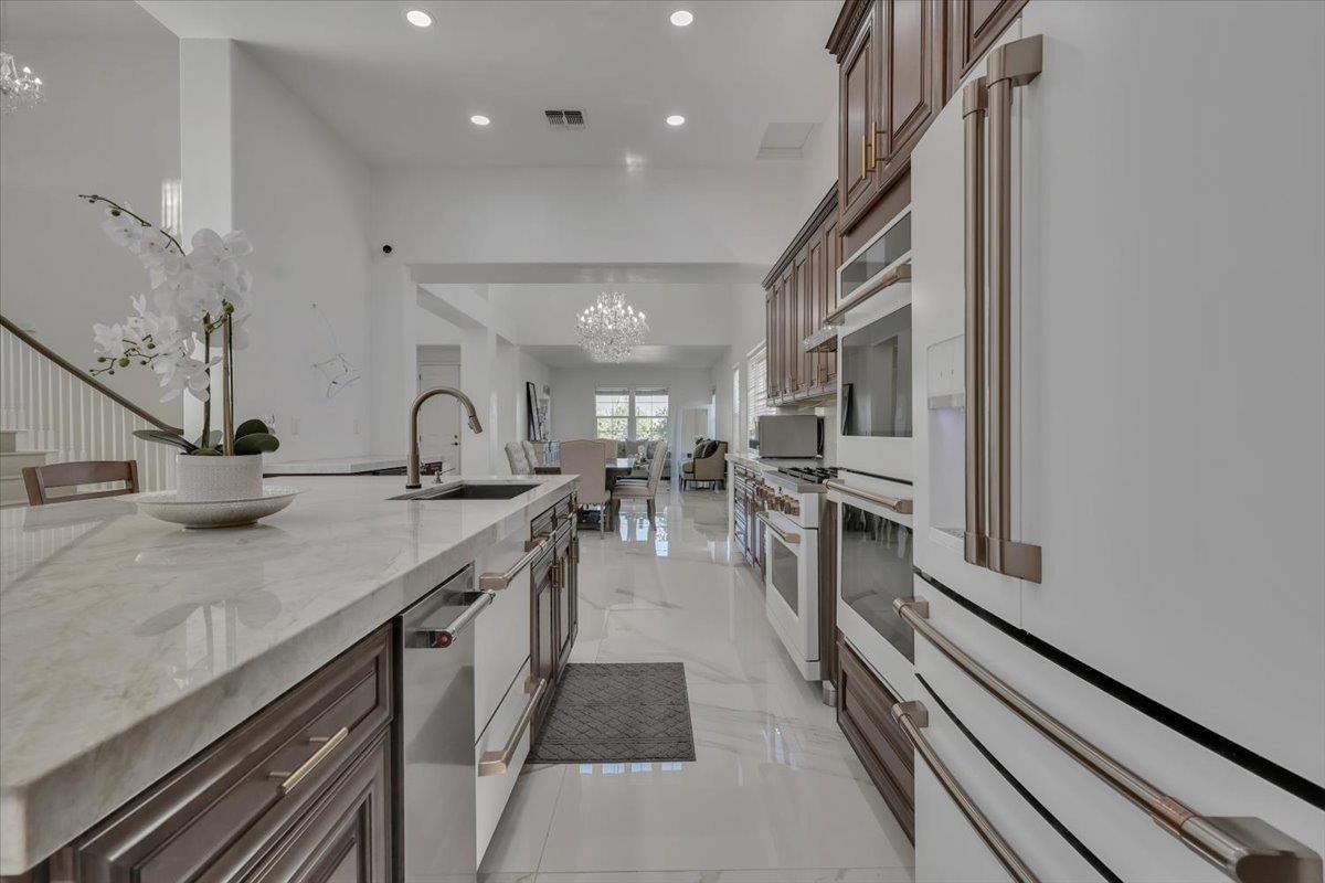 Detail Gallery Image 15 of 87 For 1415 N Ripon Rd, Ripon,  CA 95366 - 5 Beds | 4 Baths