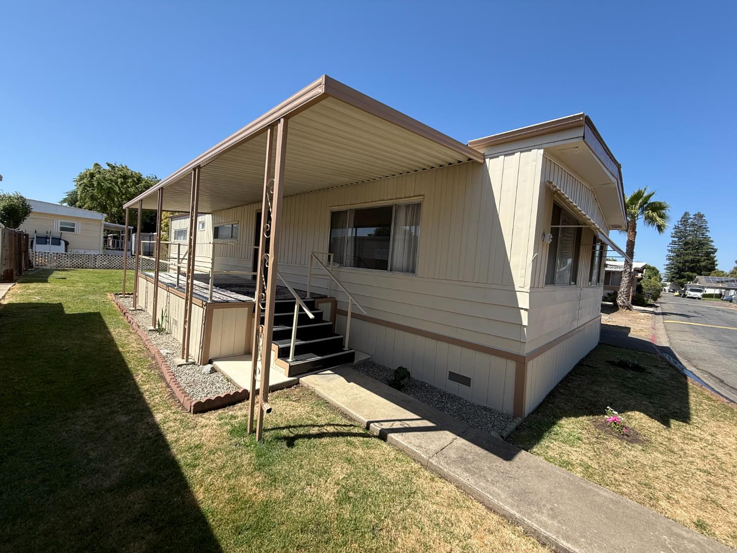 Detail Gallery Image 2 of 13 For 5100 N Highway 99 141, Stockton,  CA 95212 - 3 Beds | 2 Baths