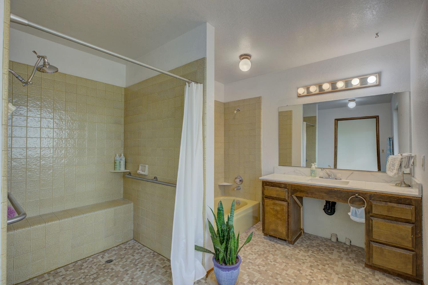 Detail Gallery Image 26 of 39 For 100 Overlook Dr Ca,  Colfax,  CA 95713 - 4 Beds | 2/1 Baths