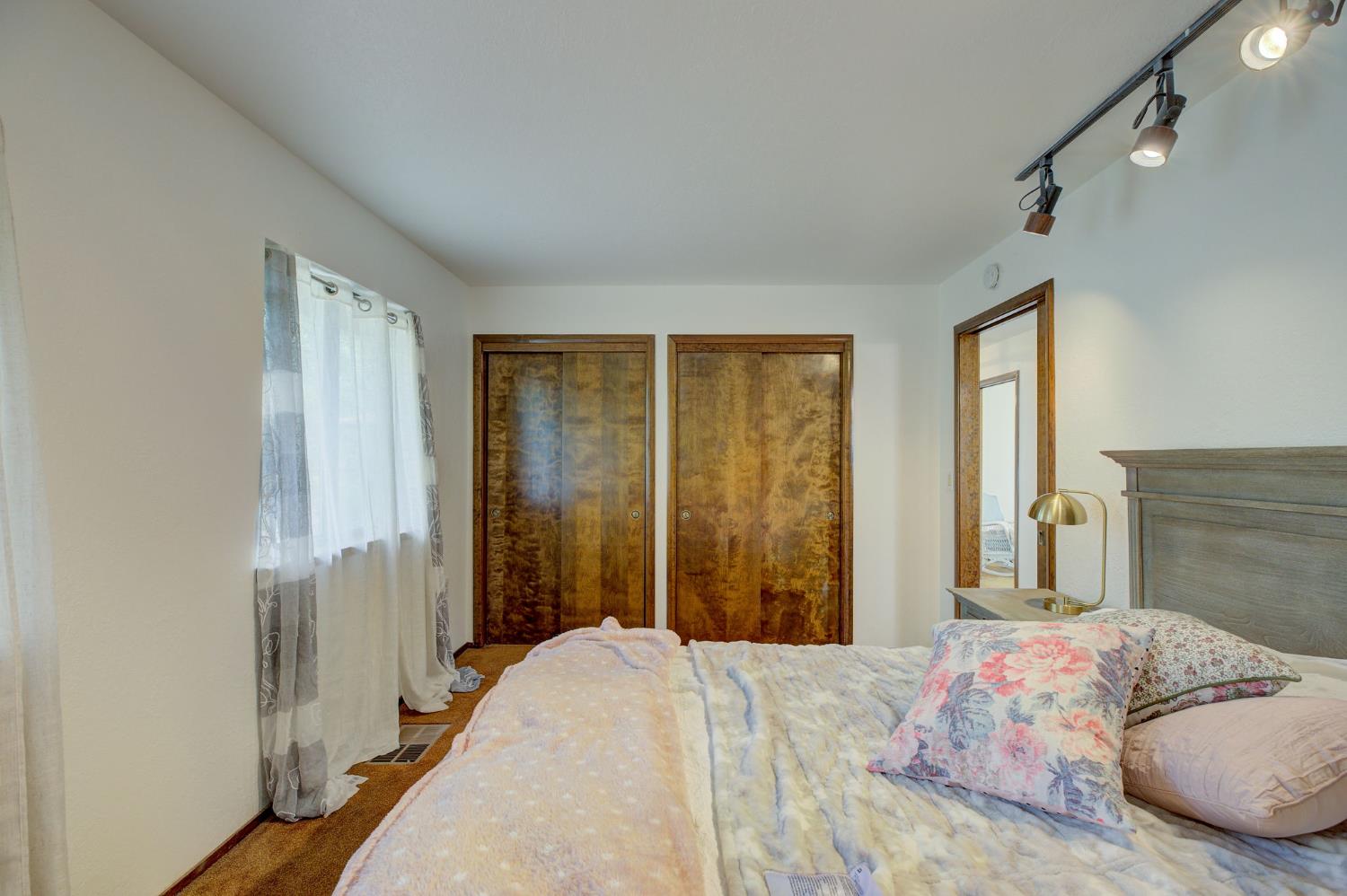 Detail Gallery Image 22 of 39 For 100 Overlook Dr Ca,  Colfax,  CA 95713 - 4 Beds | 2/1 Baths