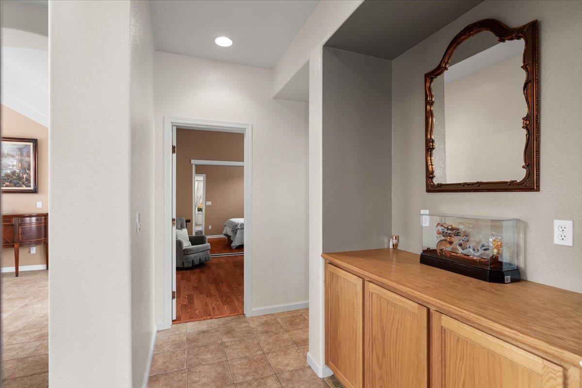 Detail Gallery Image 12 of 73 For 1692 Biarritz Ct, Tracy,  CA 95304 - 5 Beds | 3 Baths