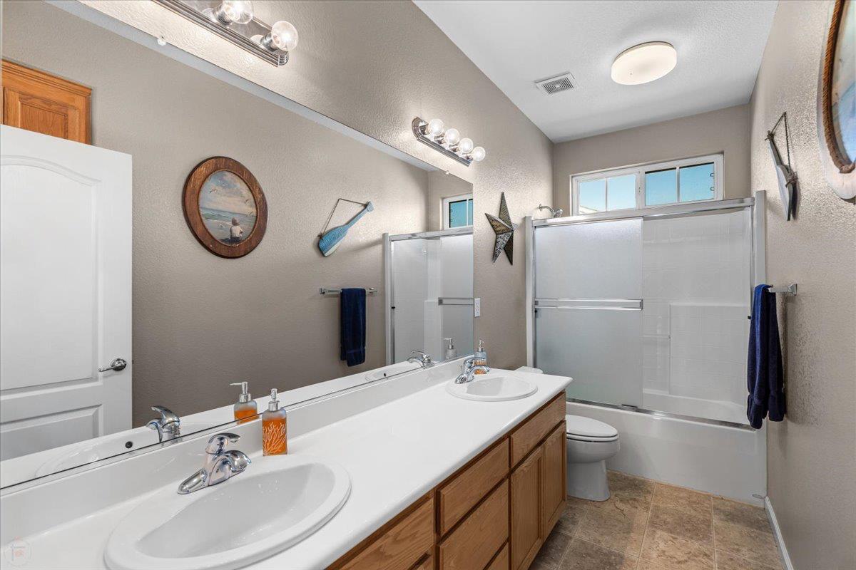 Detail Gallery Image 35 of 73 For 1692 Biarritz Ct, Tracy,  CA 95304 - 5 Beds | 3 Baths