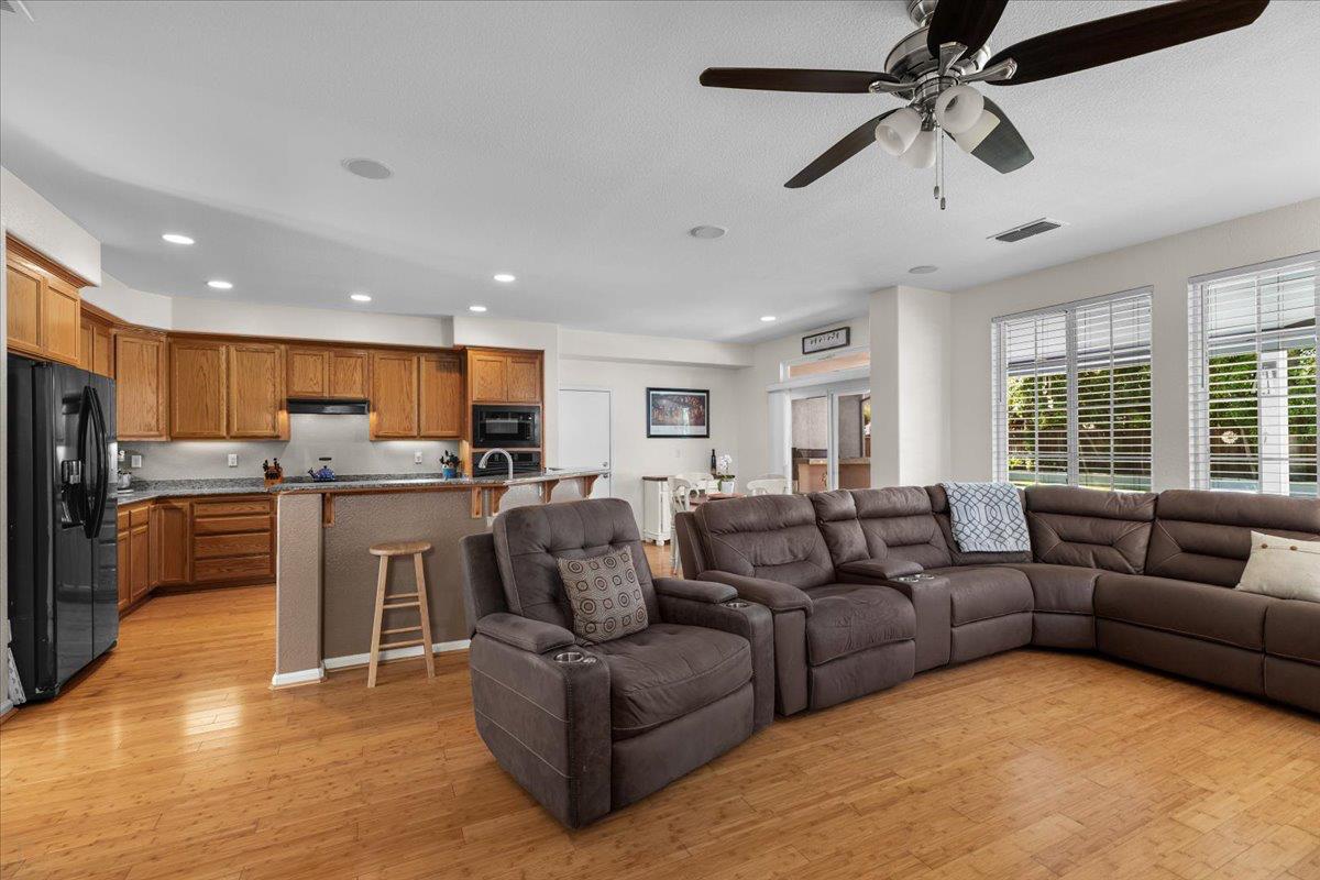 Detail Gallery Image 30 of 73 For 1692 Biarritz Ct, Tracy,  CA 95304 - 5 Beds | 3 Baths