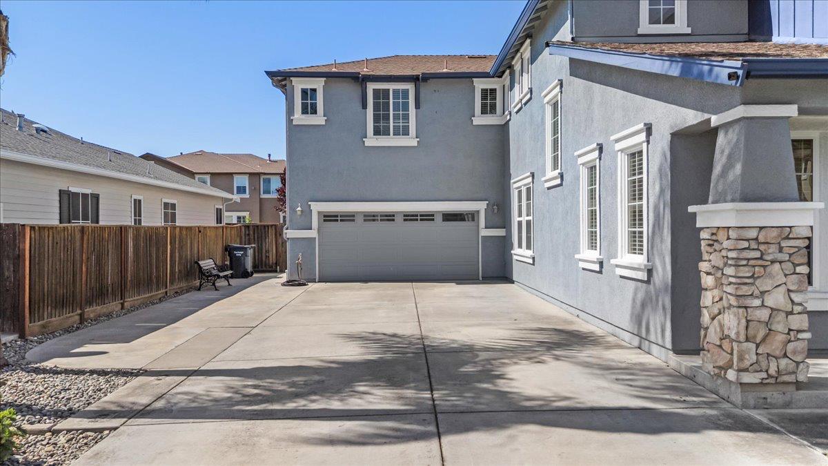 Detail Gallery Image 4 of 73 For 1692 Biarritz Ct, Tracy,  CA 95304 - 5 Beds | 3 Baths