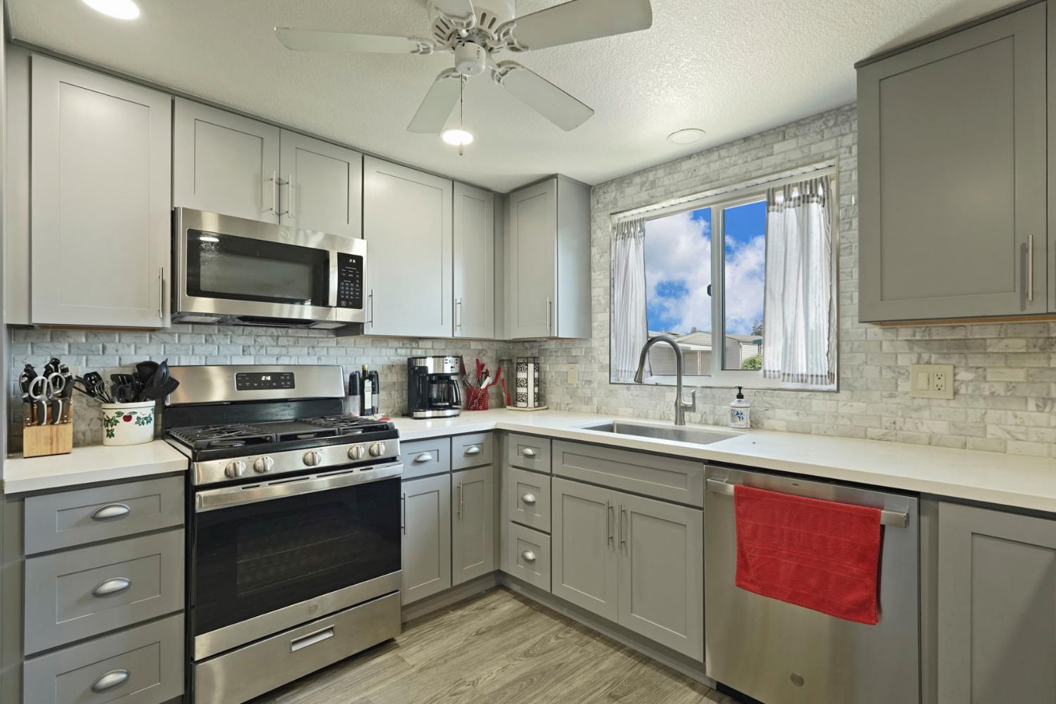 Detail Gallery Image 5 of 35 For 6706 Tam O Shanter Dr 17, Stockton,  CA 95210 - 2 Beds | 2 Baths