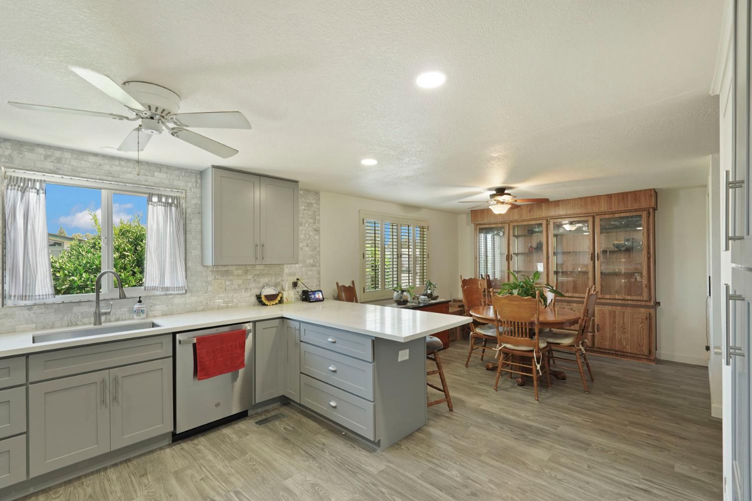 Detail Gallery Image 8 of 35 For 6706 Tam O Shanter Dr 17, Stockton,  CA 95210 - 2 Beds | 2 Baths