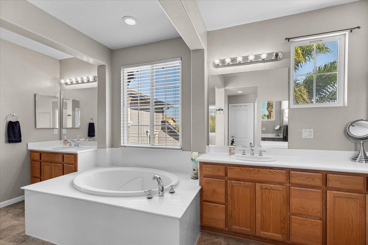 Detail Gallery Image 48 of 73 For 1692 Biarritz Ct, Tracy,  CA 95304 - 5 Beds | 3 Baths