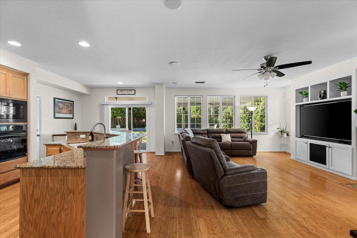 Detail Gallery Image 17 of 73 For 1692 Biarritz Ct, Tracy,  CA 95304 - 5 Beds | 3 Baths
