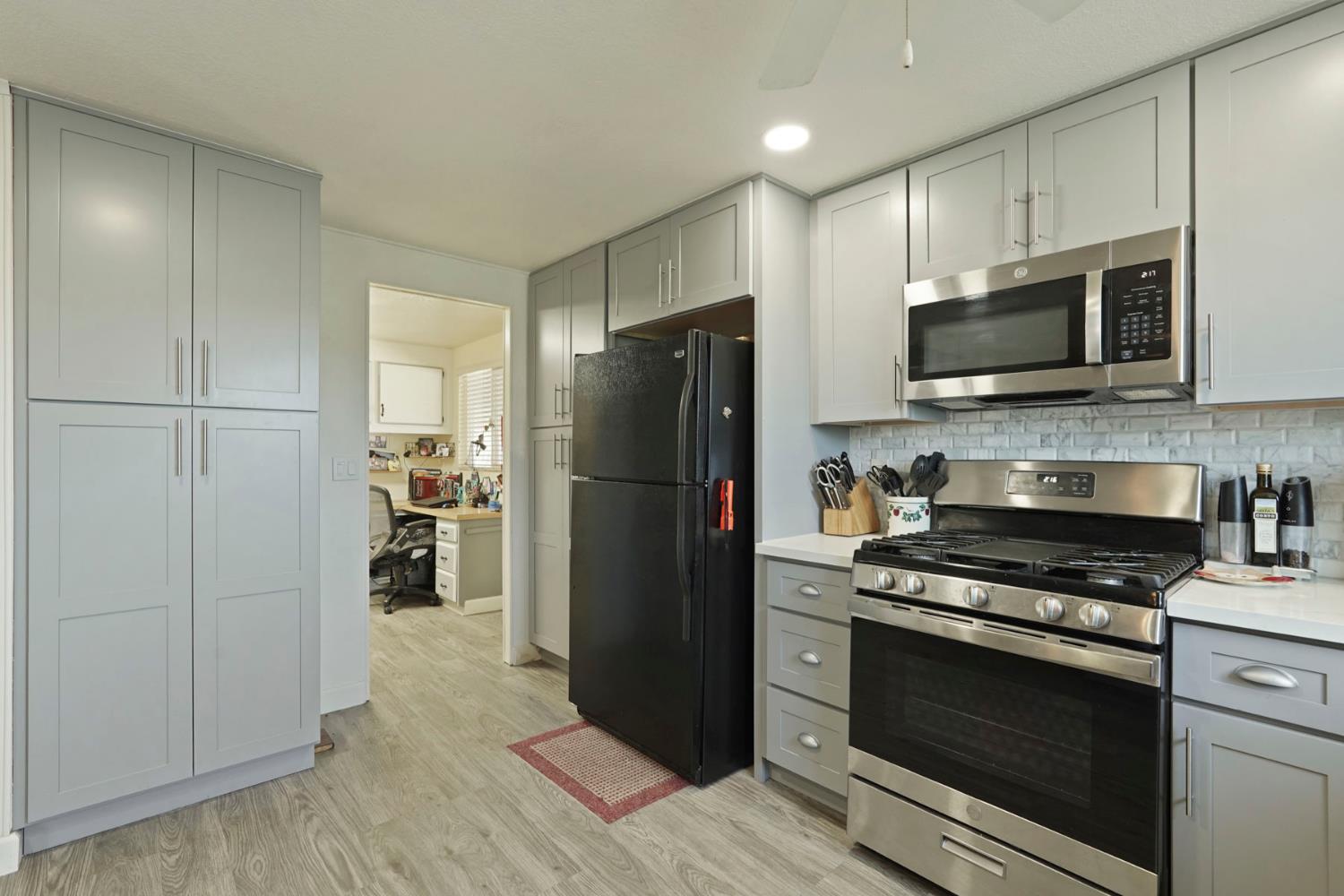 Detail Gallery Image 6 of 35 For 6706 Tam O Shanter Dr 17, Stockton,  CA 95210 - 2 Beds | 2 Baths