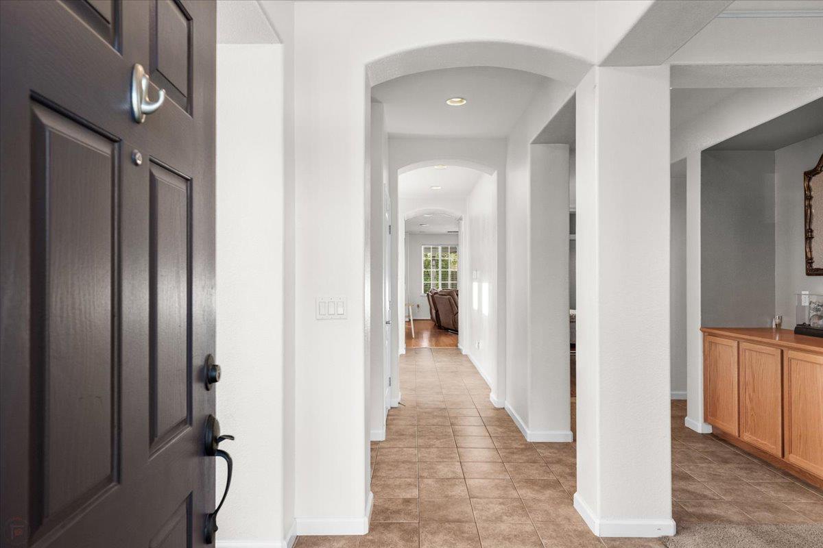 Detail Gallery Image 7 of 73 For 1692 Biarritz Ct, Tracy,  CA 95304 - 5 Beds | 3 Baths