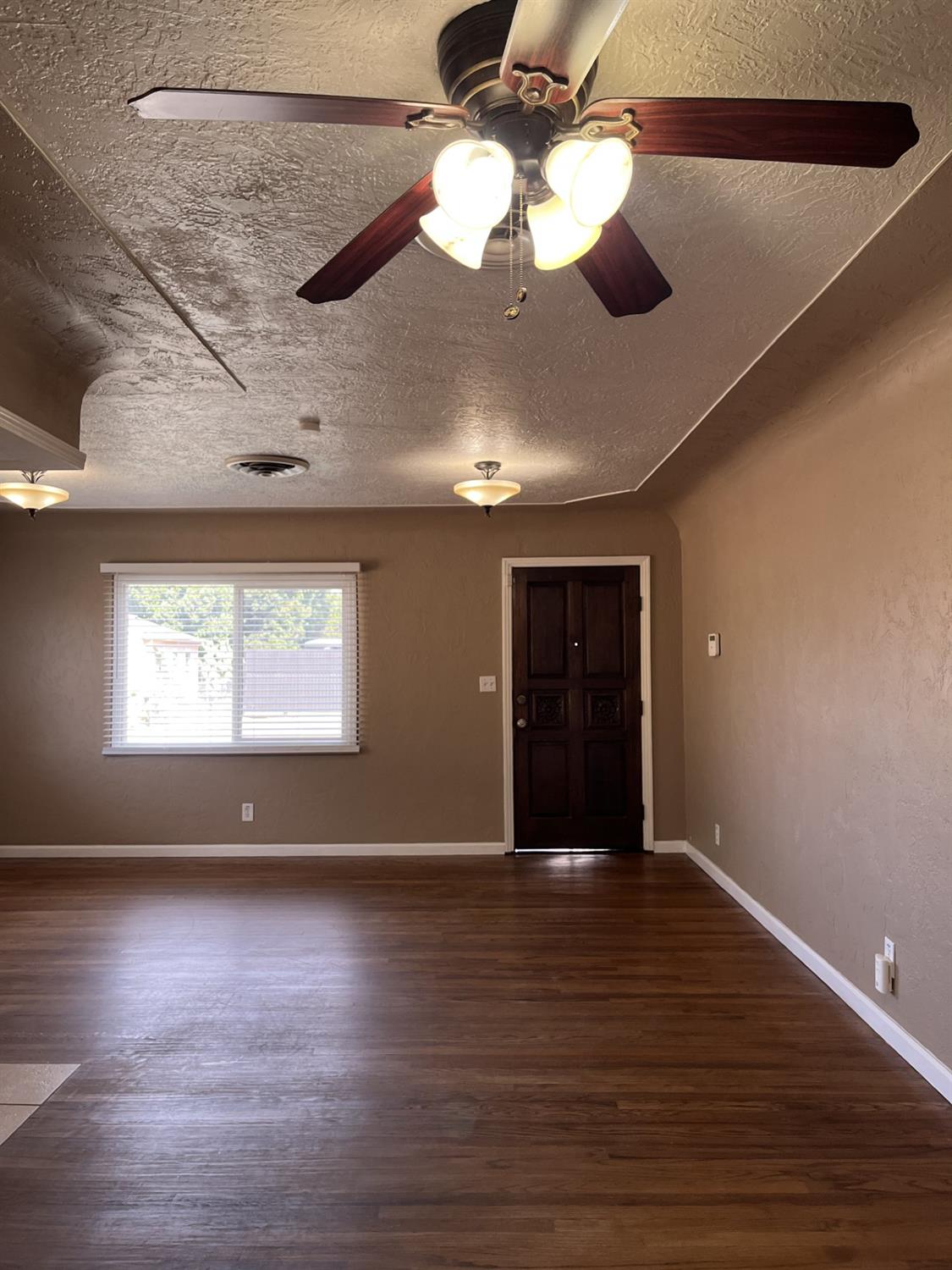 Detail Gallery Image 11 of 28 For 923 Acacia St, Modesto,  CA 95351 - 3 Beds | 2 Baths