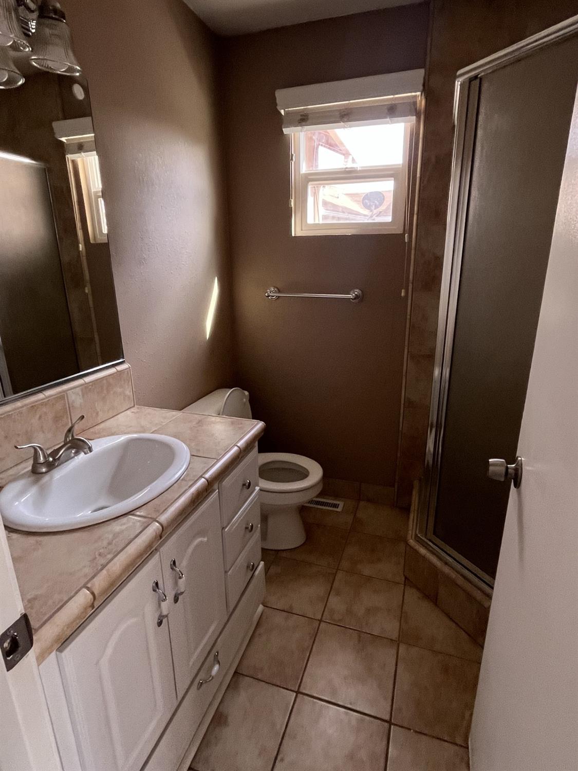 Detail Gallery Image 26 of 28 For 923 Acacia St, Modesto,  CA 95351 - 3 Beds | 2 Baths