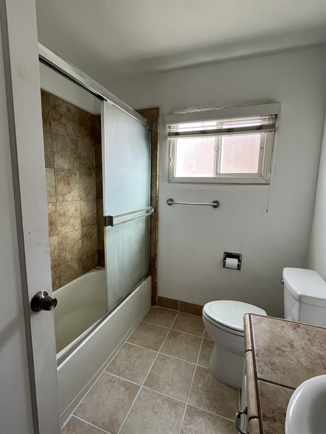 Detail Gallery Image 14 of 28 For 923 Acacia St, Modesto,  CA 95351 - 3 Beds | 2 Baths