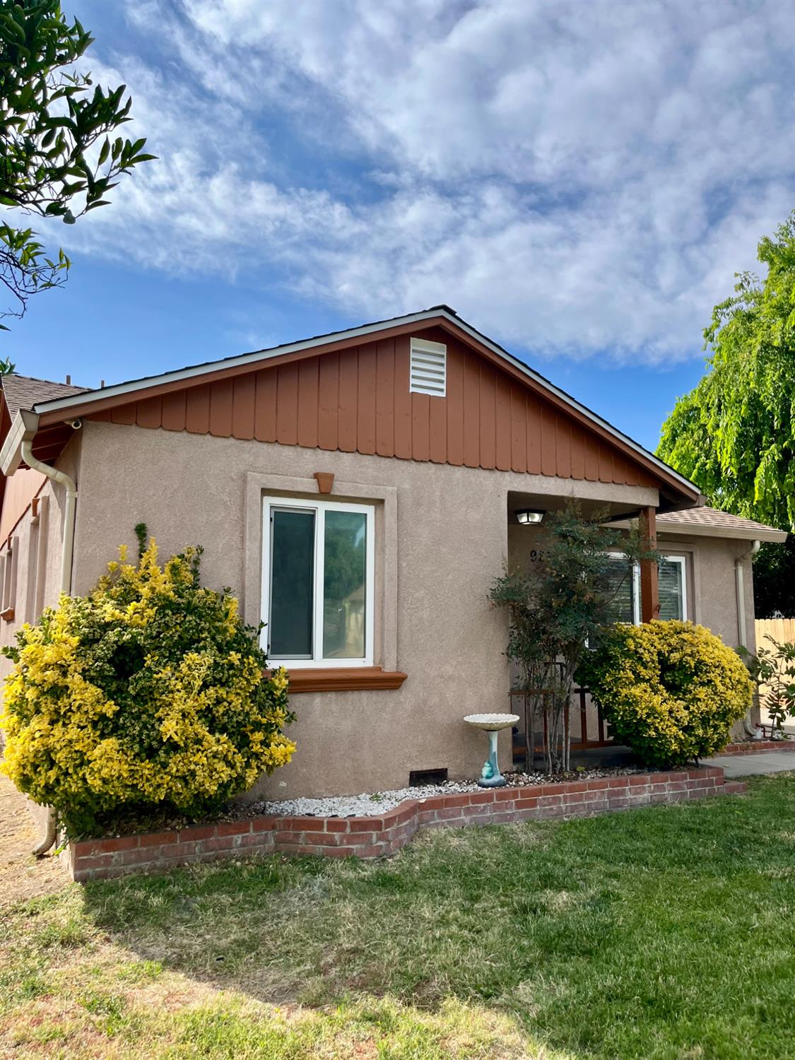 Detail Gallery Image 4 of 28 For 923 Acacia St, Modesto,  CA 95351 - 3 Beds | 2 Baths