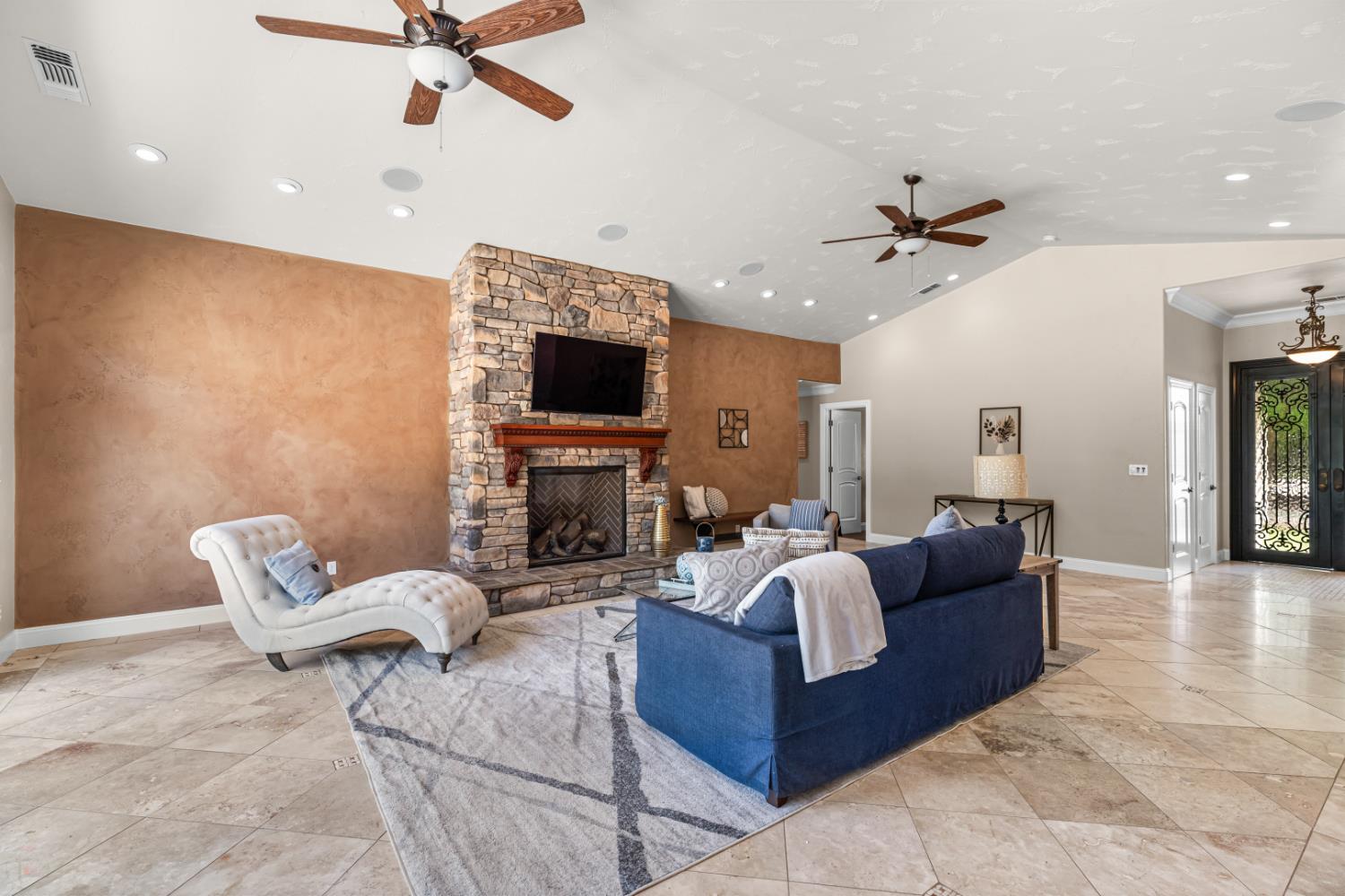Detail Gallery Image 11 of 82 For 15767 Rancho Ramon Dr, Tracy,  CA 95304 - 4 Beds | 3 Baths
