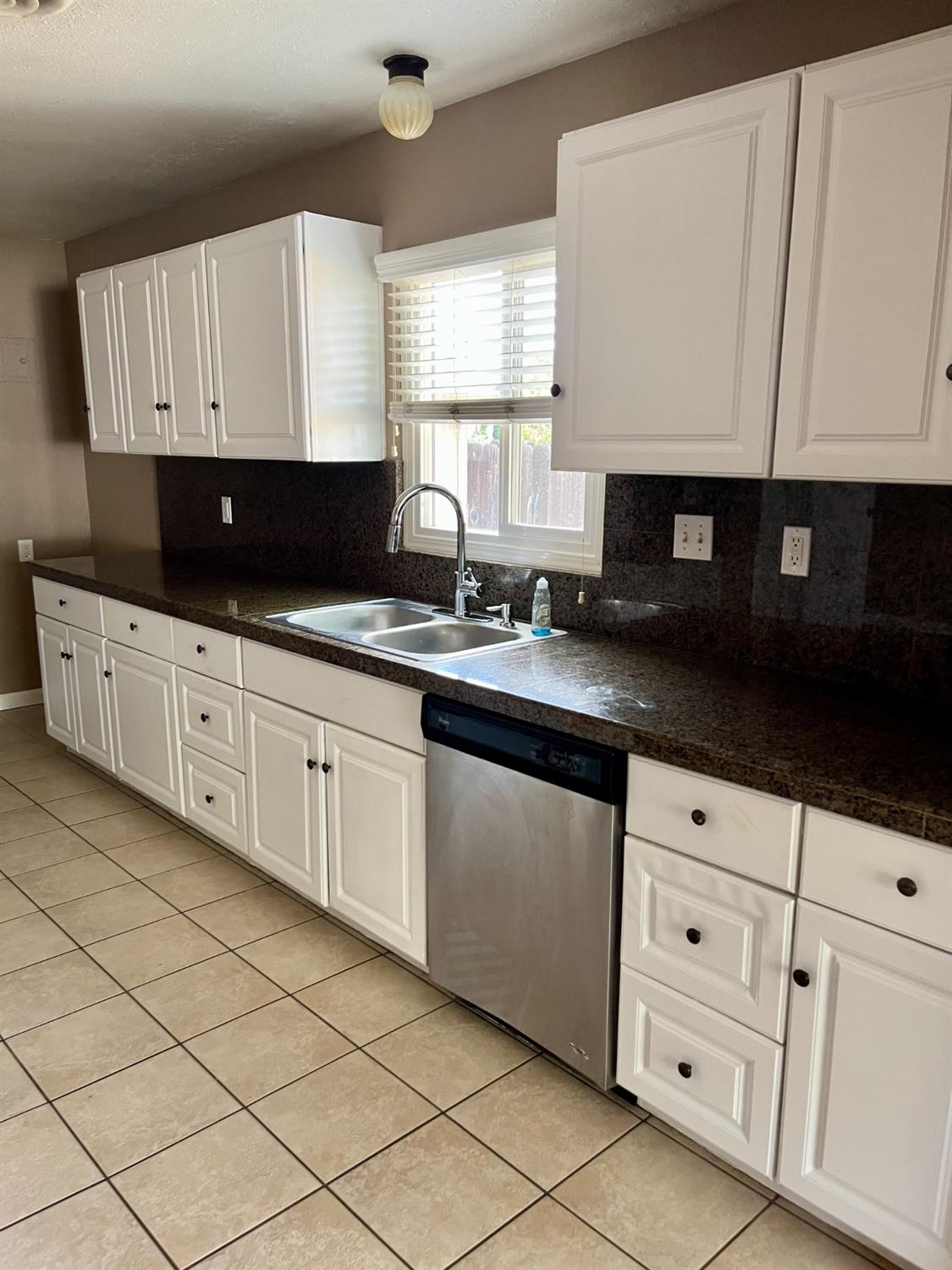 Detail Gallery Image 19 of 28 For 923 Acacia St, Modesto,  CA 95351 - 3 Beds | 2 Baths