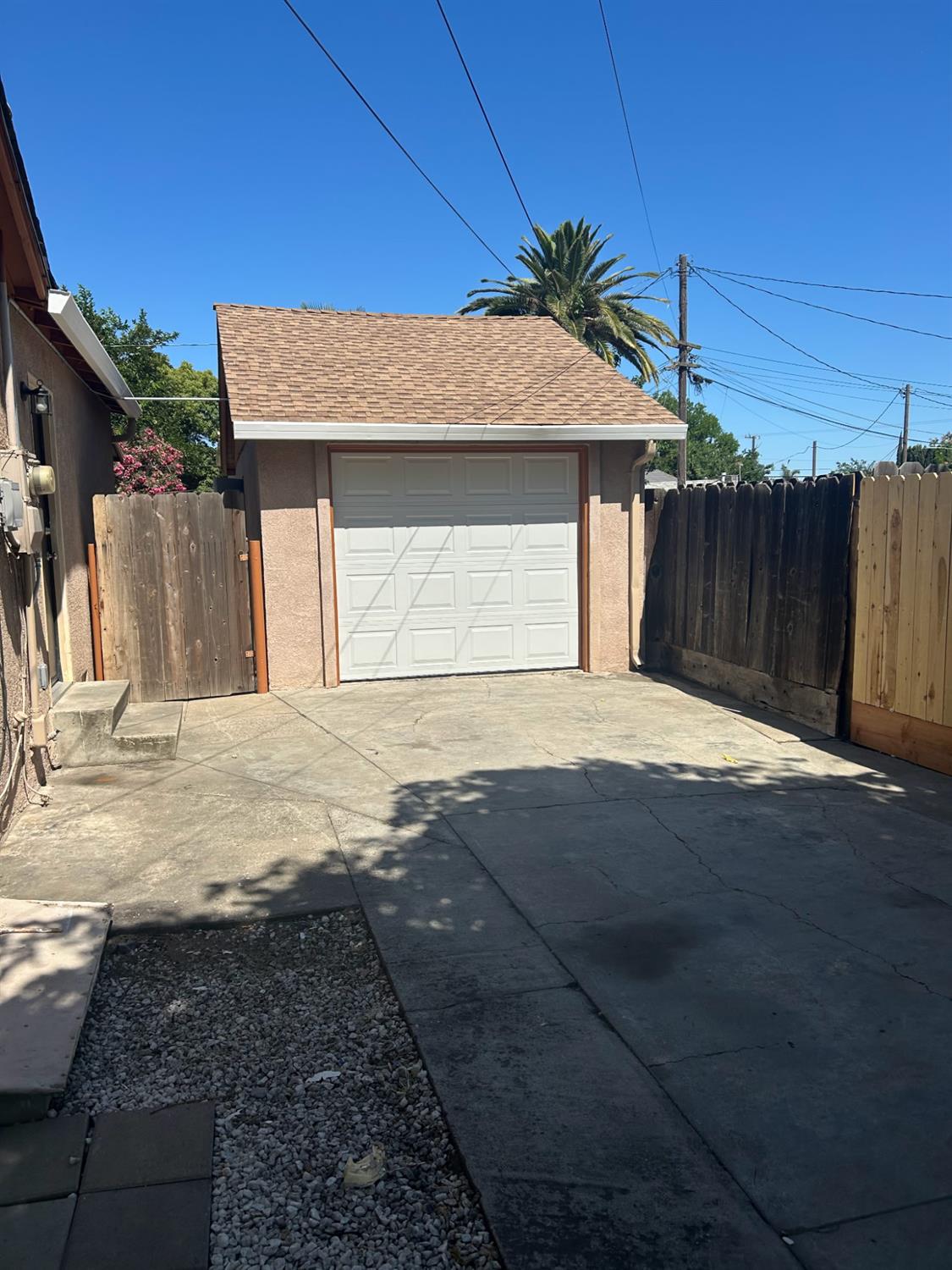 Detail Gallery Image 2 of 28 For 923 Acacia St, Modesto,  CA 95351 - 3 Beds | 2 Baths