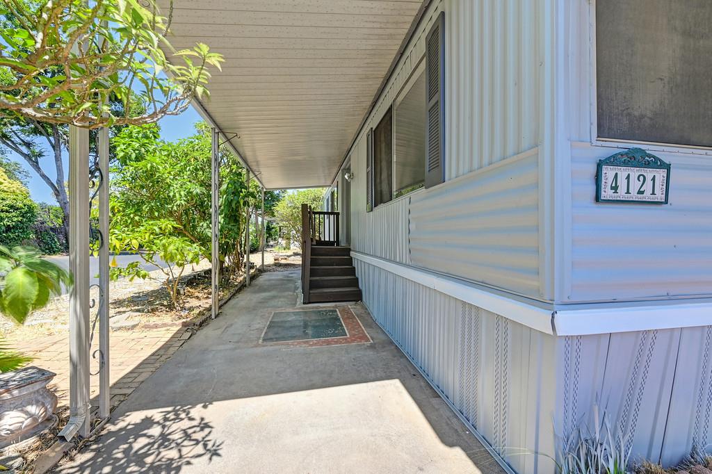 Detail Gallery Image 4 of 39 For 4121 Chesapeake Ln, North Highlands,  CA 95660 - 2 Beds | 2 Baths