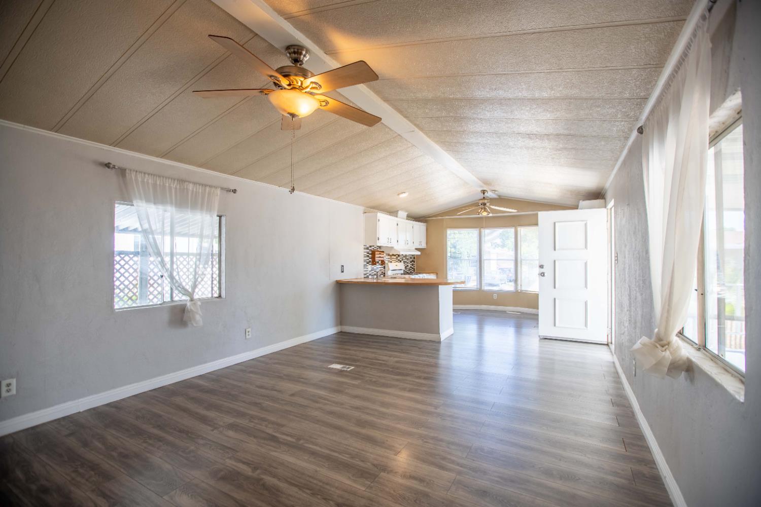 Detail Gallery Image 3 of 27 For 133 Village Cir 9, Sacramento,  CA 95838 - 2 Beds | 1 Baths